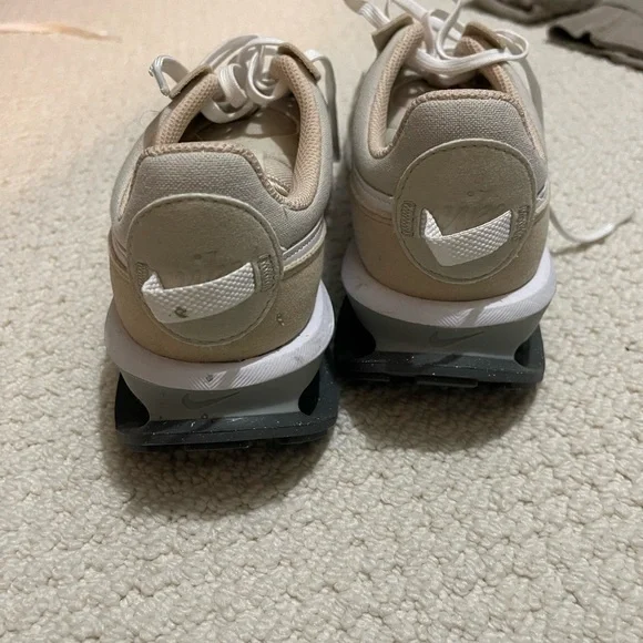 Nike Women's Air Max - Picture 4 of 6